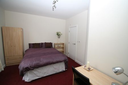 23 VICTORIA ROAD Leeds - LS6 1AS - Photo 2