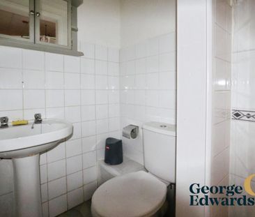 1 bedroom in a house share to rent - Photo 6