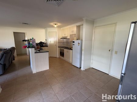 4 Bedroom Family Home - Photo 5