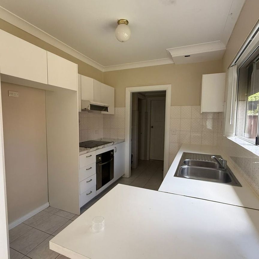 THREE BEDROOM TOWNHOUSE - Photo 1