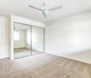 1 Studio Apartment Freshly Painted in Great Location with large Terrace - Photo 1