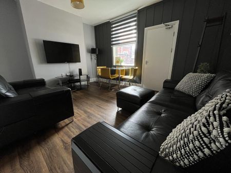 4 bedroom terraced house to rent - Photo 3