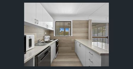 Renovated Haven in a Quiet Cul-de-sac - Photo 4