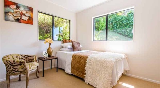 3 Double bedroom with 2 bathroom in Mairangi Bay - Photo 1