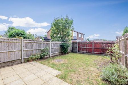 3 bedroom end of terrace house to rent - Photo 3