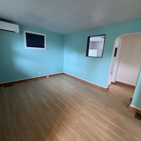 16 Cottage Road Upper Unit – CHARMING ARMDALE 2 BR 1 BATH UNIT AVAILABLE NOW! - Photo 2
