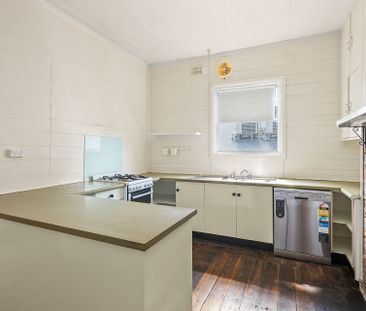 Charming 3 Bedroom Cottage - Photo 1