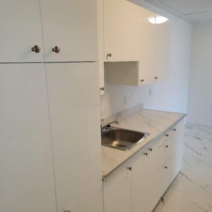 Très Bel Appartement 4 1/2 à Louer - Boulevard Des Sources - DDO - Aussi Studio, 3 1/2 - Photo 2