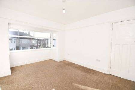 Pembroke Drive, CH65 6TB, Ellesmere Port - Photo 3