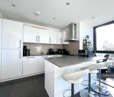 2 bedroom penthouse to rent - Photo 6