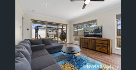 Fantastic 3 bedroom home with Solar - Photo 2