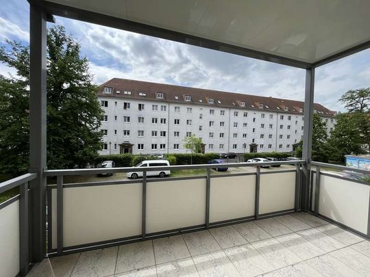 ** 3 Monate kaltmietfrei ** Zum Selbstausbau ! Helle 3-Raum-Wohnung mit Balkon - Foto 1