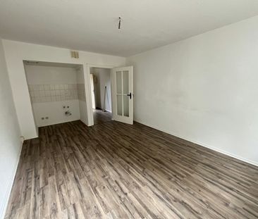 Helle Erdgeschosswohnung mit Dusche, Küche & Garderobenplatz - Photo 1