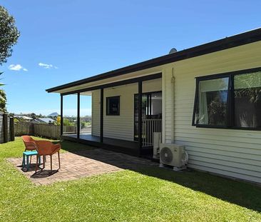 Stunning Modern Two-Storey Home with Mount Views & Bonus Downstairs... - Photo 4