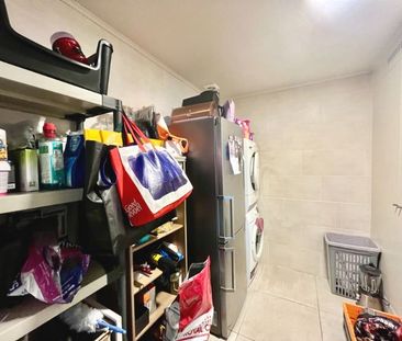 GERENOVEERD GELIJKVLOERS APPARTEMENT MET TWEE SLAAPKAMERS, TUIN EN GARAGE - Foto 4