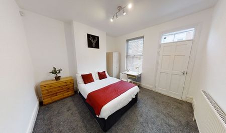 Fantastic Four Bedroom House - Photo 4