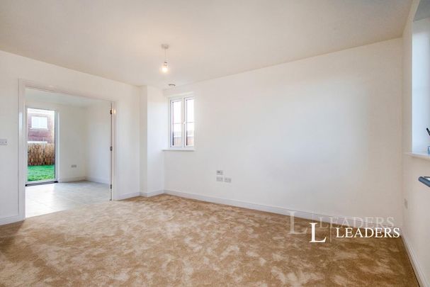 4 bedroom detached house to rent - Photo 1