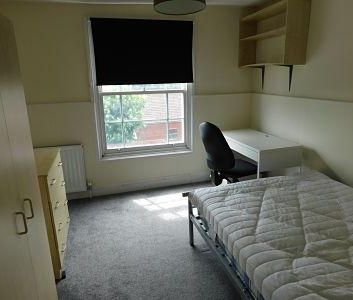 5 bedroom flat to rent - Photo 1
