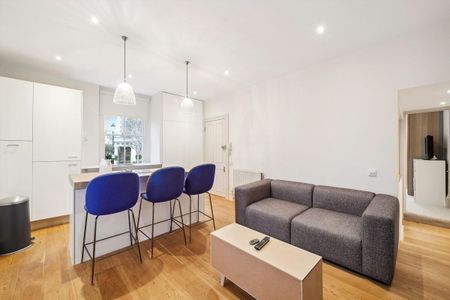 A bright 1 bedroom apartment on Elgin Crescent, W11. - Photo 2