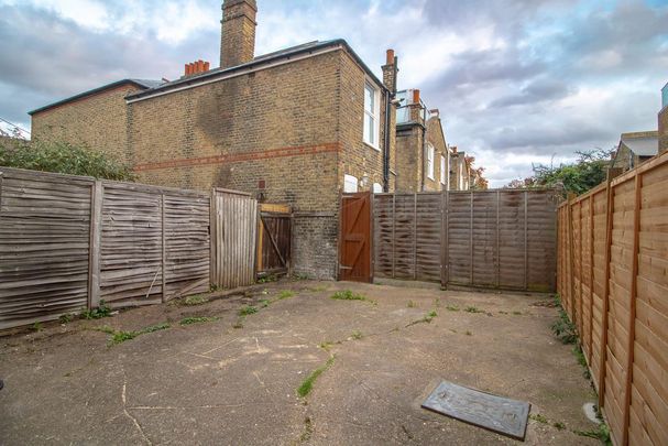 4 bedroom maisonette to rent - Photo 1