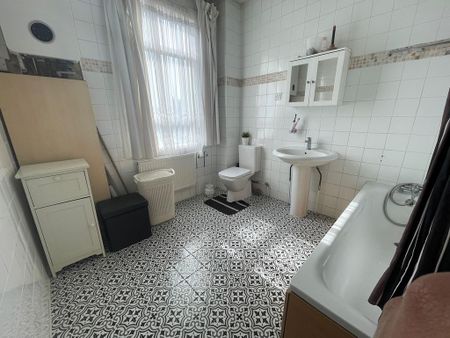 1 bedroom in a house share to rent - Photo 4