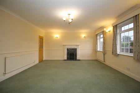 4 bedroom detached house to rent - Photo 2