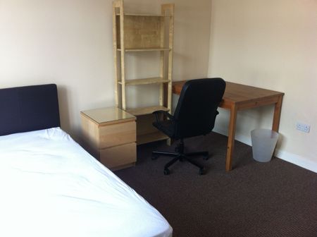 3 Elmsthorpe Avenue, NG7 2BU, NOTTINGHAM - Photo 5