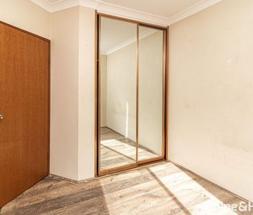 Two Bedroom Apartment With Great Location! - Photo 3