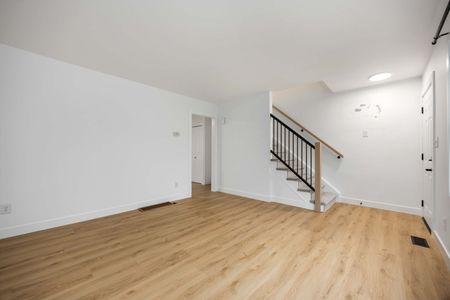 Fully Renovated 2-Bedroom Apartment in Sarnia – Modern &amp; Move-In Ready - Photo 4