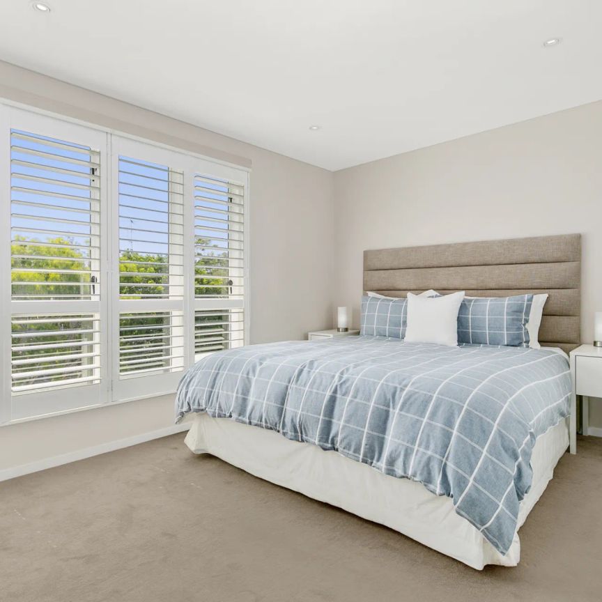 Streamlined Luxury In A Leafy Urban Setting - Photo 1