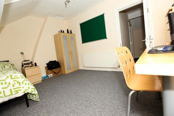 Fabulous 5 bed - ideal for Hallam or Sheffield University - Photo 1