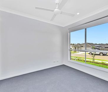 BRAND NEW DUPLEX- AVAILABLE NOW! - Photo 4