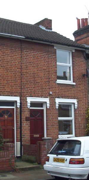 2 bedroom end of terrace house to rent - Photo 1