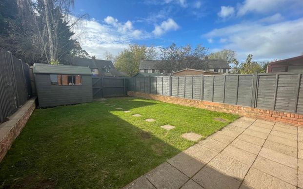 Hillview, Buckfield Road, Leomister - Photo 1