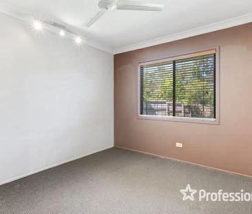 “Spacious Lowset Home in Prime Hilltop location!” - Photo 4