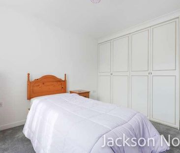 Oakmead Green, Epsom, KT18 - Photo 4