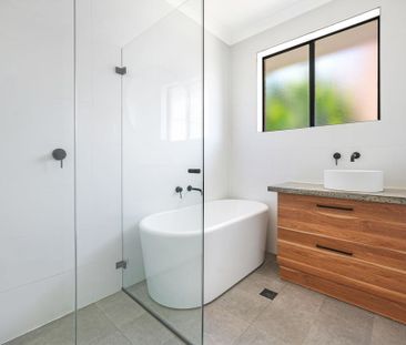 Bright & Spacious Three-Bedroom Home - Photo 5