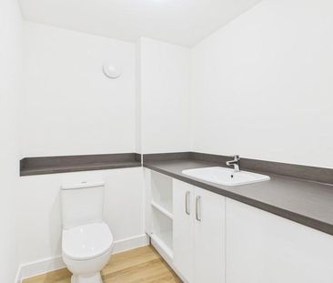 3 bedroom semi-detached house to rent - Photo 6