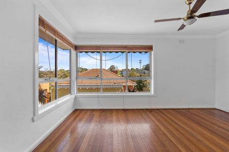 Well Appointed Unit in Suburb Location - Photo 3