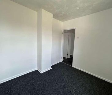 Lynside Walk, Manchester, M22 - Photo 4