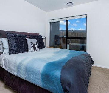 Fab spacious family home in great location with Double Garage!! - Photo 1