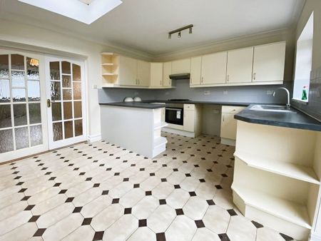 Newtown Road, Denham, Uxbridge, UB9 - Photo 2