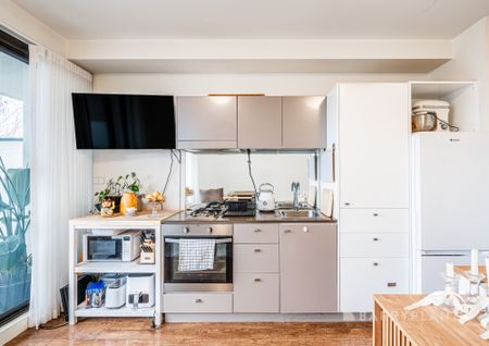 Modern 2-Bedroom Apartment in Prime Kensington Location - UNFURNISHED - Photo 4