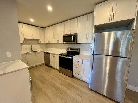 For Lease - 3046 Jaguar Valley Drive Unit# 302, Mississauga, Ontario - Photo 2