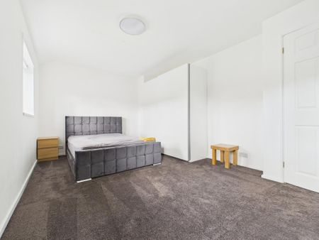 2 bedroom semi-detached house to rent - Photo 4