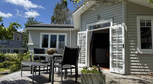 Spacious Family Living with Style and Comfort - Photo 1