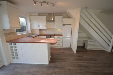 2 bedroom terraced house to rent - Photo 2