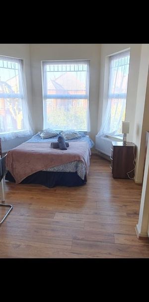 Studio Flat, Willesden Green, NW2 - Photo 1