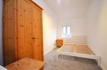 3 bedroom flat to rent - Photo 3