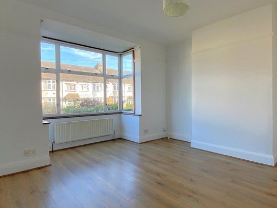 3 bedroom end of terrace house to rent - Photo 1